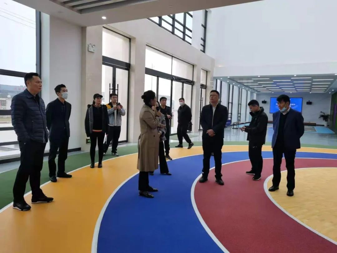 湖北體育產業集團董事長易三平一行蒞臨格林斯柏考察工作