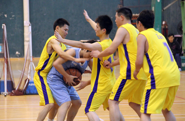 格林斯柏成立籃球隊邀著名教練助力參加廣州市乙級聯(lián)賽