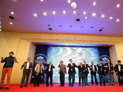 “誰是球王”第二季 二代硅PU球場讓你提高運動成績